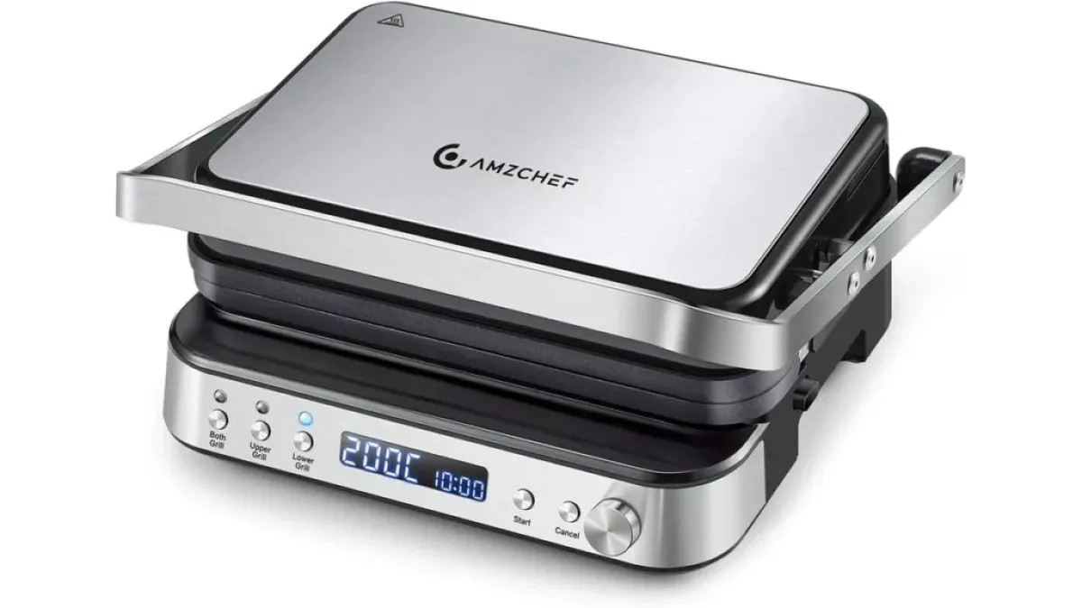AMZCHEF Kontaktgrill mit abnehmbaren Platten, Platte neben dem Gerät und Steak auf der Ablage