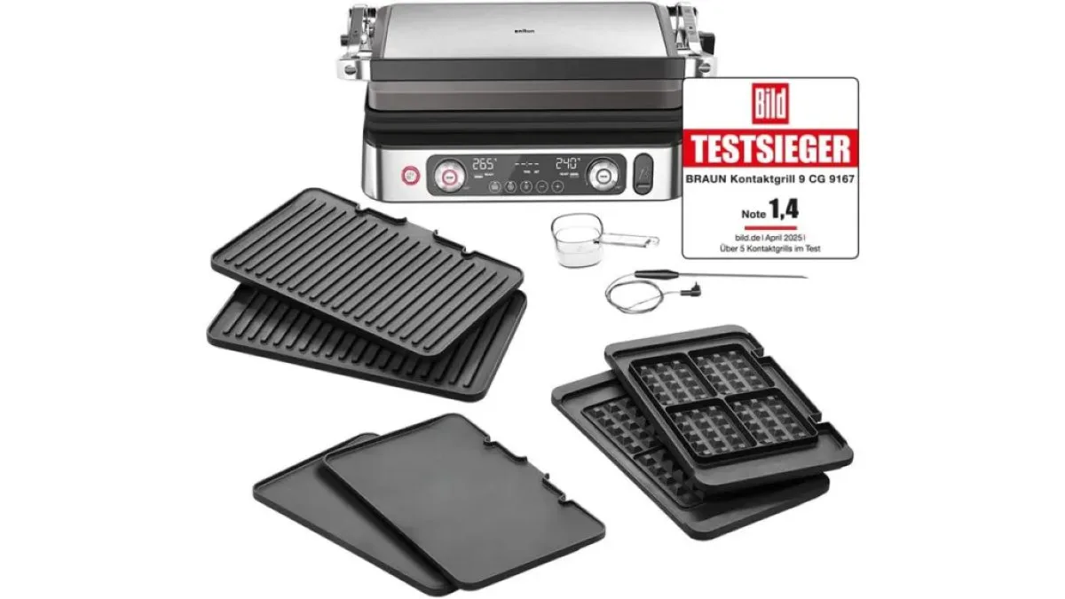 Braun MultiGrill 9 Pro mit eingesetzten Wechselplatten, geöffnet und zwei unterschiedlichen Speisen